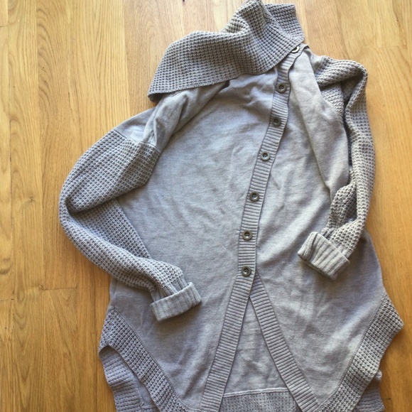 Venus Faux Split Back Button Accent Gray Turtleneck Sweater size small - Picture 6 of 8